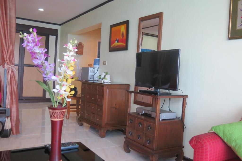 Jomtien Plaza Suite Apartments Esterno foto