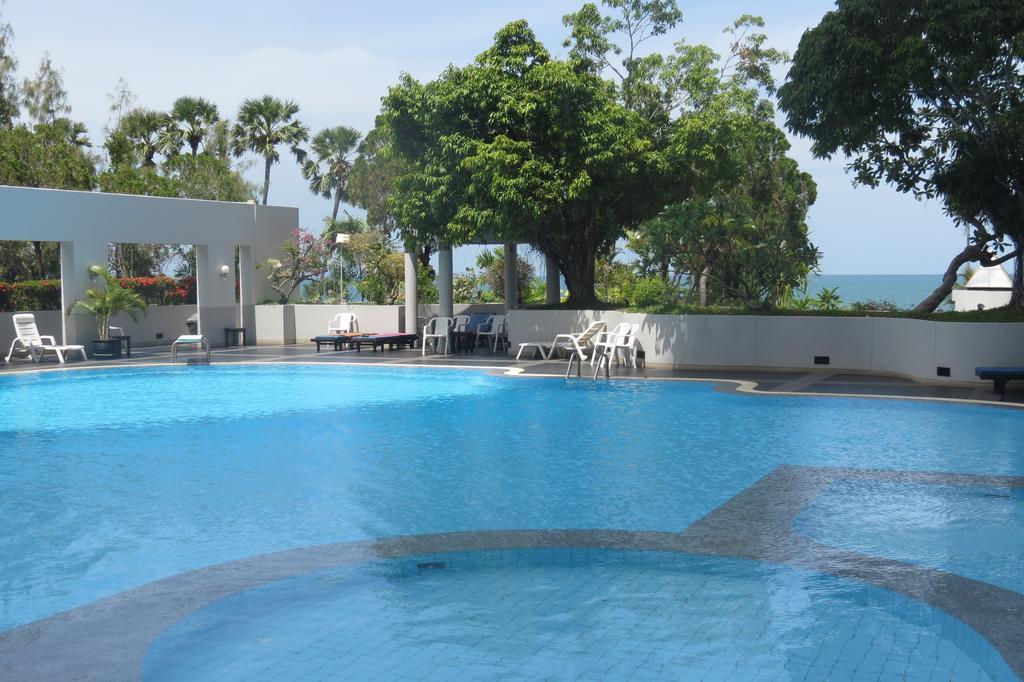 Jomtien Plaza Suite Apartments Esterno foto