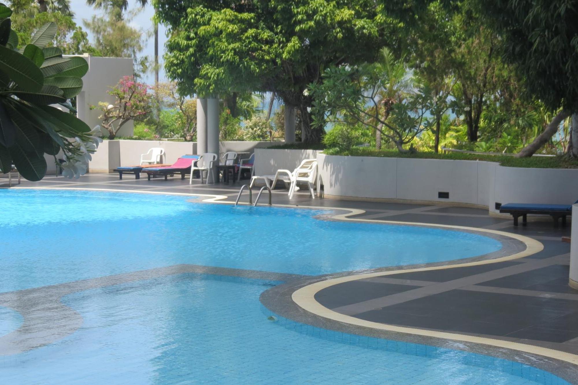 Jomtien Plaza Suite Apartments Esterno foto